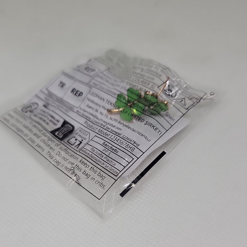 Four Leaf Clover Stud Earrings Green KC Golden Plated New - Picture 2 of 6